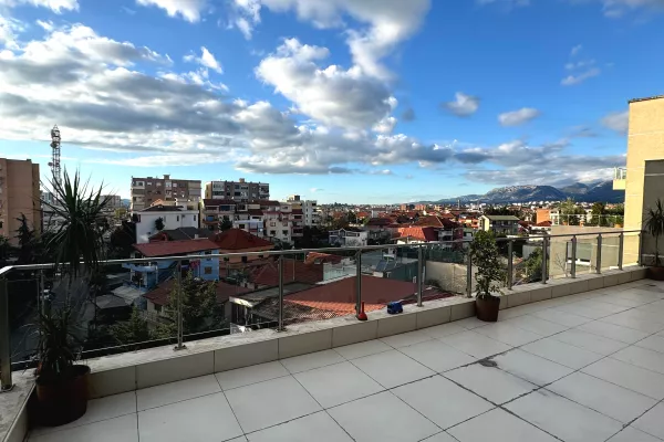 Shtepi ne shitje Apartament ne Tirane, 3+1, Mobilimi E mobiluar, Pagesa 235,000  Euro.