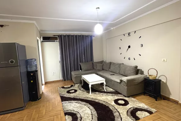 Shtepi ne shitje Apartament ne Tirane, 2+1, Mobilimi E mobiluar, Pagesa 130,000  Euro.