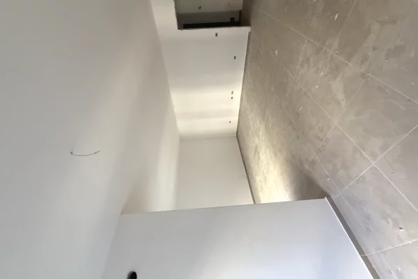 Appartamento in vendita a Tirana 2+1, Vuoto