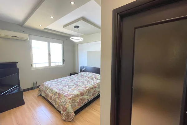 Shtepi ne shitje Apartament ne Tirane, 2+1, Mobilimi E mobiluar, Pagesa 157,000  Euro.