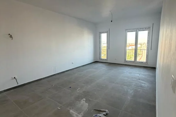 Shtepi me qera Apartament ne Tirane, 2+1, Mobilimi Bosh, pa mobiluar, Pagesa 350  Euro.