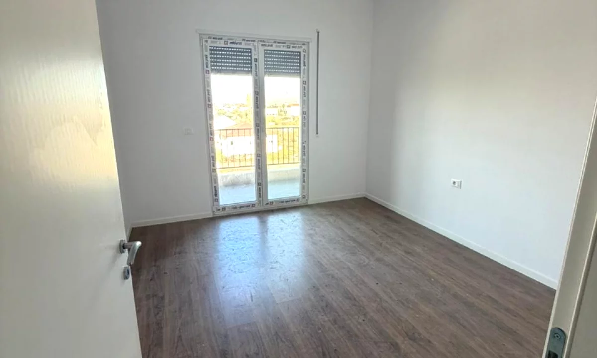 Shtepi me qera Apartament ne Tirane, 2+1, Mobilimi Bosh, pa mobiluar, Pagesa 350  Euro.