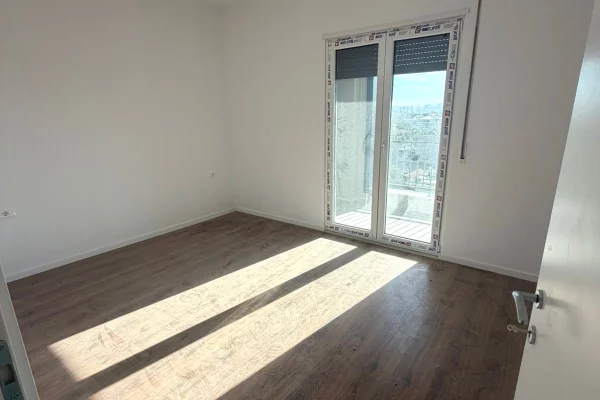Shtepi me qera Apartament ne Tirane, 1+1, Mobilimi Bosh, pa mobiluar, Pagesa 300  Euro.