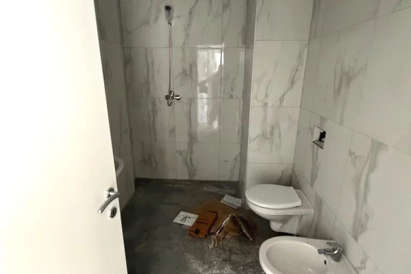 Shtepi me qera Apartament ne Tirane, 1+1, Mobilimi Bosh, pa mobiluar, Pagesa 300  Euro.