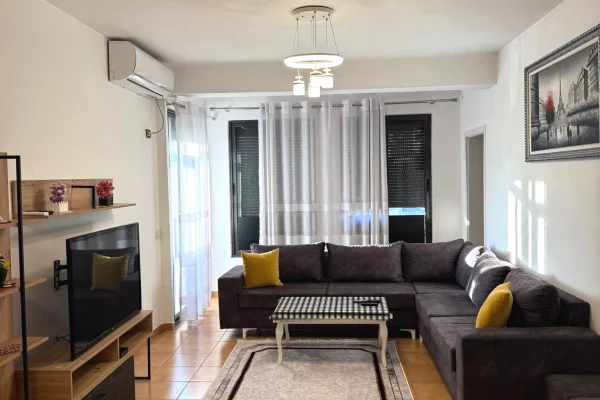 Shtepi me qera 2+1 ne Tirane - 45,000 Leke