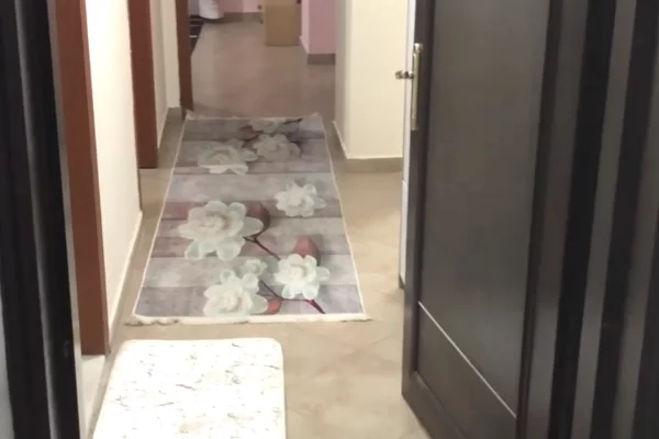 Shtepi me qera Apartament ne Tirane, 2+1, Mobilimi E mobiluar, Pagesa 450  Euro.