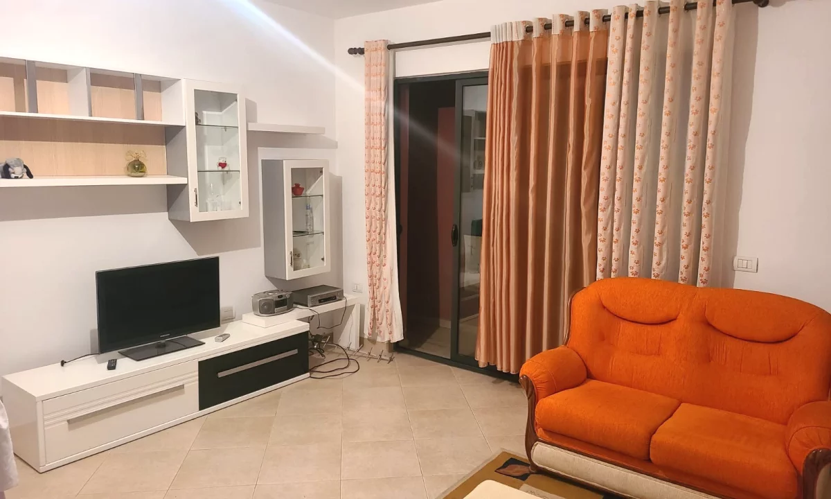 Shtepi ne shitje Apartament ne Tirane, 2+1, Mobilimi E mobiluar, Pagesa 160,000  Euro.