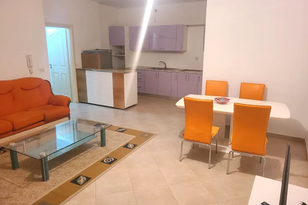 Shtepi ne shitje Apartament ne Tirane, 2+1, Mobilimi E mobiluar, Pagesa 160,000  Euro.