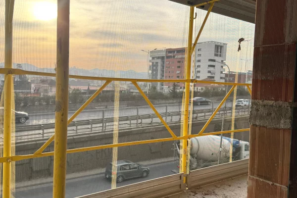 Shtepi ne shitje Apartament ne Tirane, 2+1, Mobilimi Bosh, pa mobiluar, Pagesa 120,000  Euro.