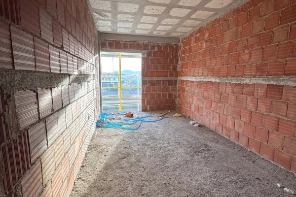 Shtepi ne shitje Apartament ne Tirane, 2+1, Mobilimi Bosh, pa mobiluar, Pagesa 120,000  Euro.