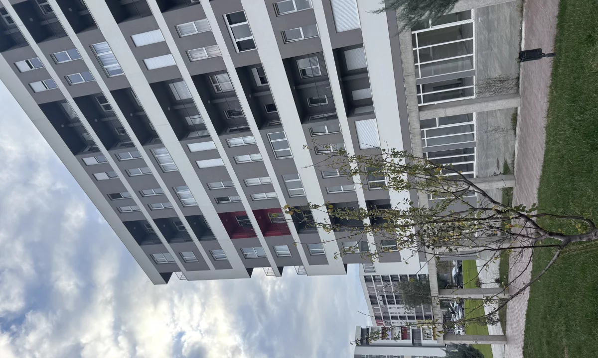 Shtepi ne shitje Apartament ne Tirane, 2+1, Mobilimi E mobiluar, Pagesa 120,000  Euro.