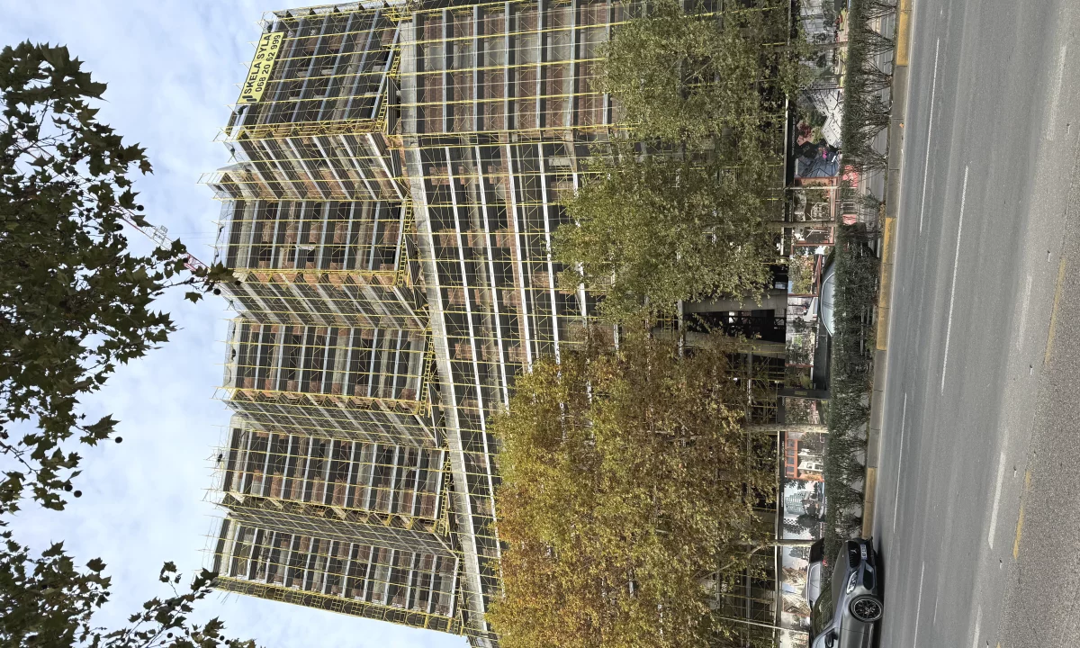 Shtepi ne shitje Apartament ne Tirane, 2+1, Mobilimi Bosh, pa mobiluar, Pagesa 198,000  Euro.