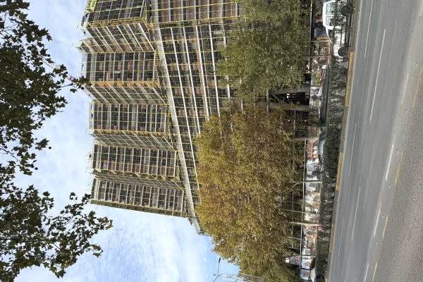 Shtepi ne shitje Apartament ne Tirane, 2+1, Mobilimi Bosh, pa mobiluar, Pagesa 198,000  Euro.