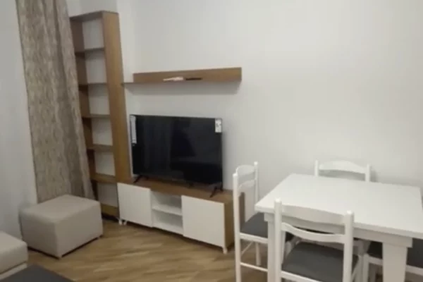 Shtepi me qera Apartament ne Tirane, 1+1, Mobilimi E mobiluar, Pagesa 35,000  Leke.