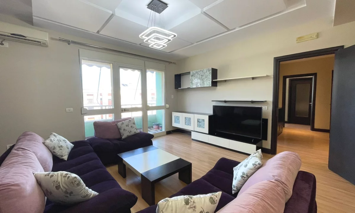 Shtepi me qera Apartament ne Tirane, 2+1, Mobilimi E mobiluar, Pagesa 550  Euro.