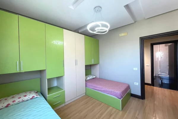 Shtepi me qera Apartament ne Tirane, 2+1, Mobilimi E mobiluar, Pagesa 550  Euro.
