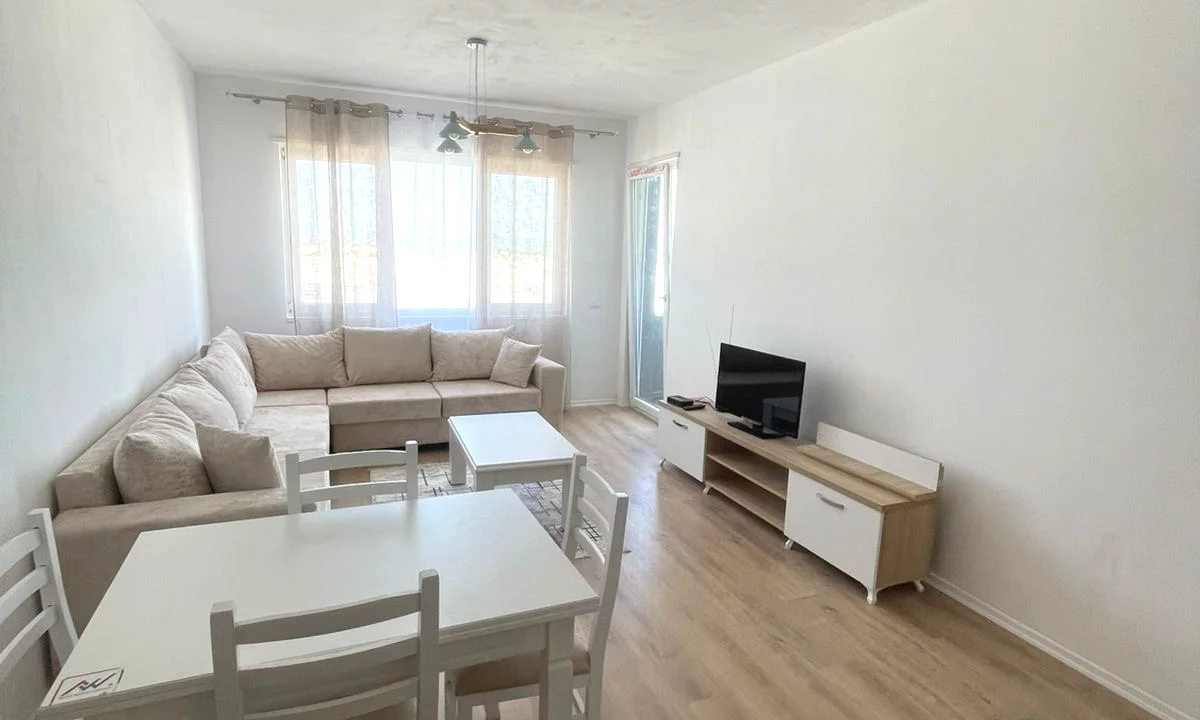 Shtepi me qera Apartament ne Tirane, 2+1, Mobilimi E mobiluar, Pagesa 500  Euro.