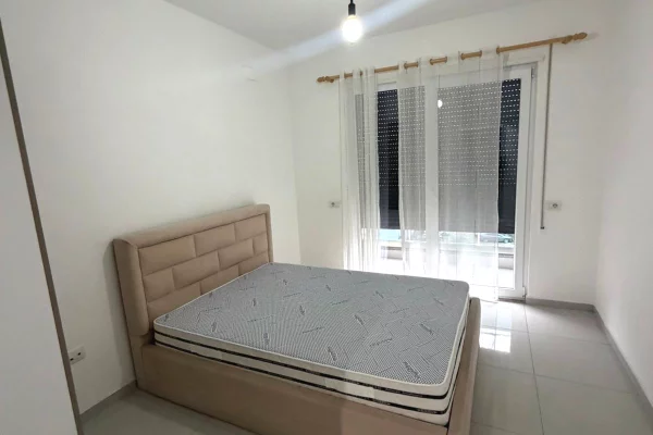 Shtepi me qera Apartament ne Tirane, 2+1, Mobilimi E mobiluar, Pagesa 50,000  Leke.