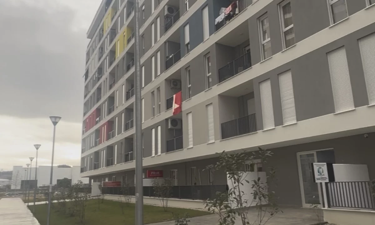 Shtepi ne shitje Apartament ne Tirane, 1+1, Mobilimi Bosh, pa mobiluar, Pagesa 75,500  Euro.