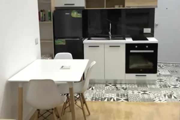 Shtepi ne shitje Apartament ne Tirane, 3+1, Mobilimi E mobiluar, Pagesa 230,000  Euro.