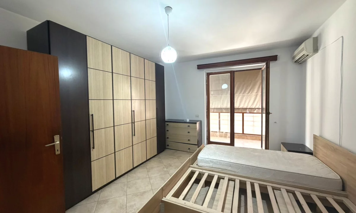 Shtepi me qera Apartament ne Tirane, 2+1, Mobilimi E mobiluar, Pagesa 60,000  Leke.