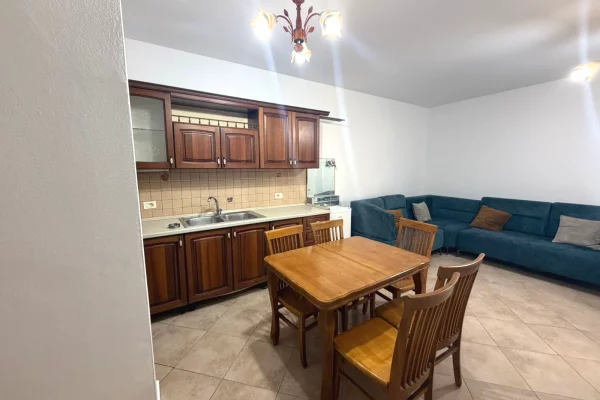 Shtepi me qera Apartament ne Tirane, 2+1, Mobilimi E mobiluar, Pagesa 60,000  Leke.