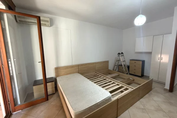 Shtepi me qera Apartament ne Tirane, 2+1, Mobilimi E mobiluar, Pagesa 60,000  Leke.