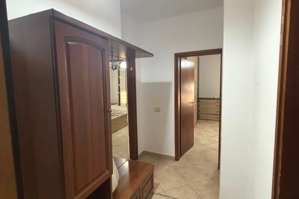 Shtepi me qera Apartament ne Tirane, 2+1, Mobilimi E mobiluar, Pagesa 60,000  Leke.