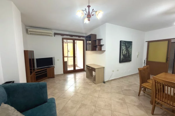 Shtepi me qera Apartament ne Tirane, 2+1, Mobilimi E mobiluar, Pagesa 60,000  Leke.