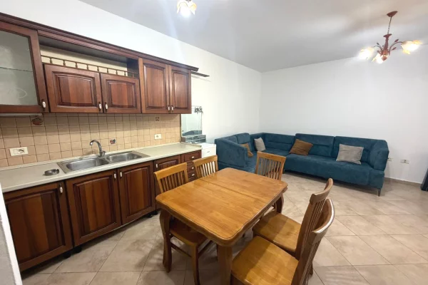 Shtepi me qera Apartament ne Tirane, 2+1, Mobilimi E mobiluar, Pagesa 60,000  Leke.