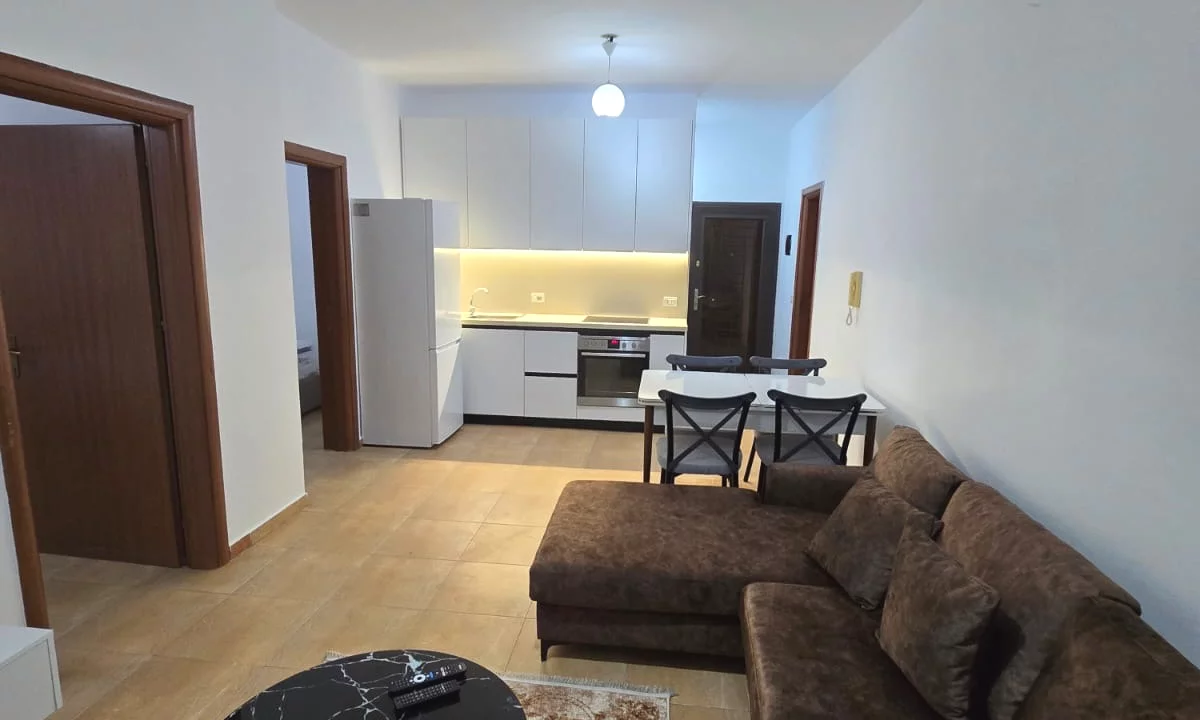 Shtepi me qera Apartament ne Tirane, 2+1, Mobilimi E mobiluar, Pagesa 450  Euro.