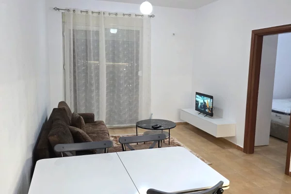 Shtepi me qera Apartament ne Tirane, 2+1, Mobilimi E mobiluar, Pagesa 450  Euro.
