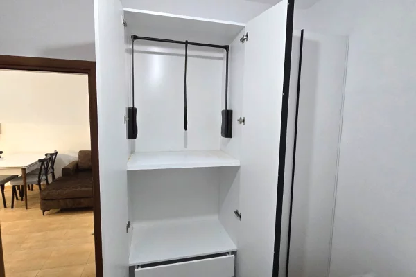 Shtepi me qera Apartament ne Tirane, 2+1, Mobilimi E mobiluar, Pagesa 450  Euro.