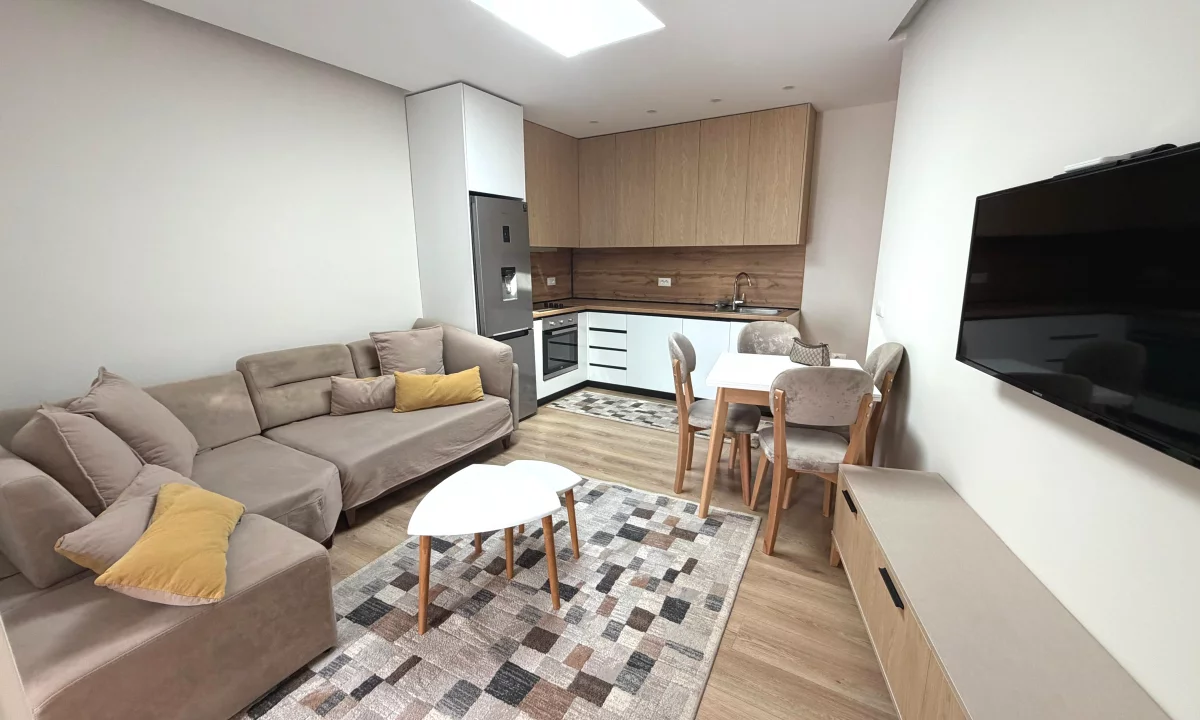 Shtepi me qera Apartament ne Tirane, 2+1, Mobilimi E mobiluar, Pagesa 50,000  Leke.