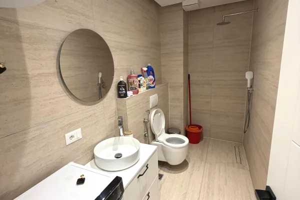 Shtepi me qera Apartament ne Tirane, 2+1, Mobilimi E mobiluar, Pagesa 50,000  Leke.