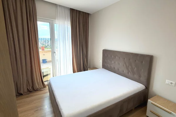 Shtepi me qera Apartament ne Tirane, 2+1, Mobilimi E mobiluar, Pagesa 50,000  Leke.