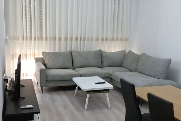 Shtepi me qera 2+1 ne Tirane - 450 Euro