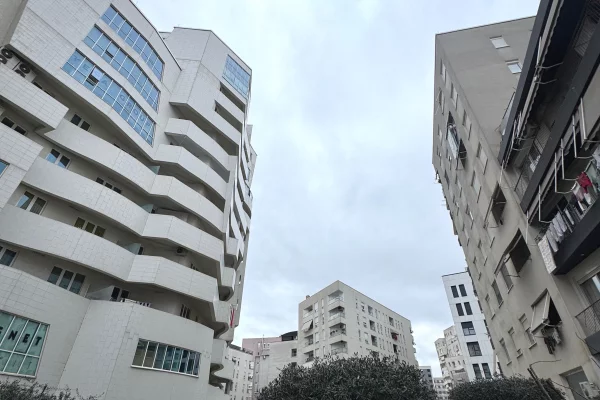 Ambient Biznesi Per Shitje Kompleksi Magnet 21 Dhjetori Me Hipoteke