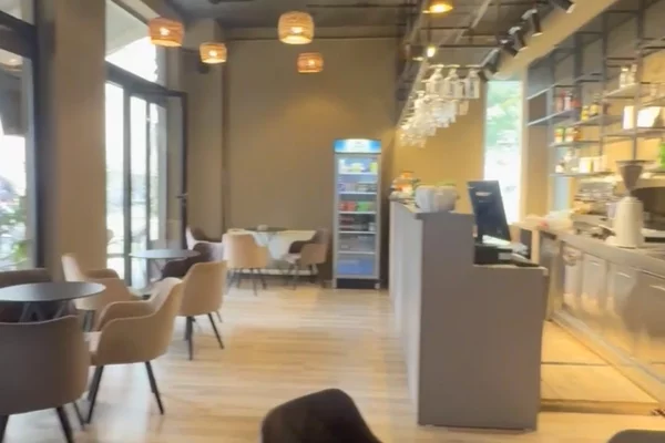 Ambient Biznesi Per Shitje Kompleksi Magnet 21 Dhjetori Me Hipoteke