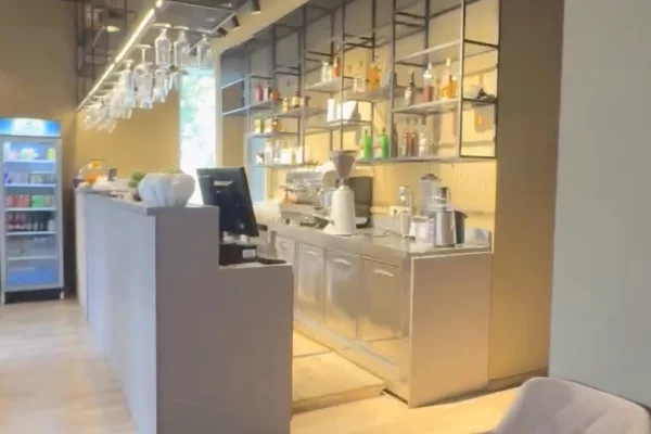 Ambient Biznesi Per Shitje Kompleksi Magnet 21 Dhjetori Me Hipoteke