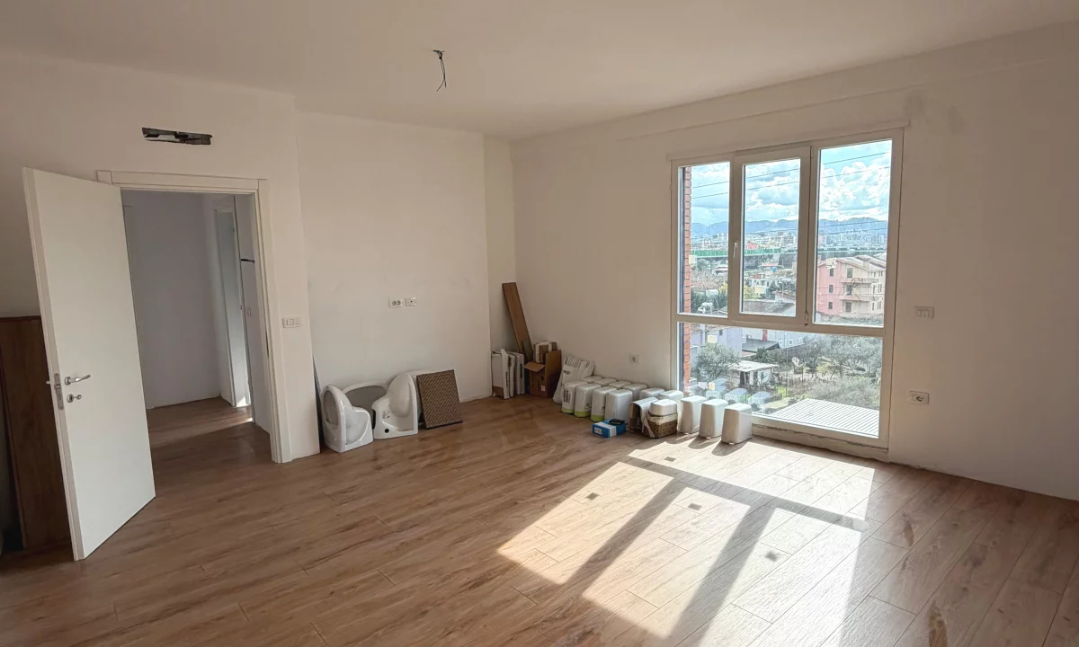 Shtepi ne shitje Apartament ne Tirane, 1+1, Mobilimi Bosh, pa mobiluar, Pagesa 83,600  Euro.
