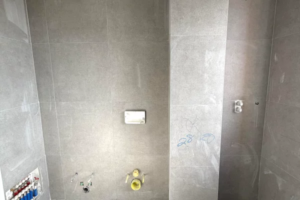 Shtepi ne shitje Apartament ne Tirane, 1+1, Mobilimi Bosh, pa mobiluar, Pagesa 83,600  Euro.