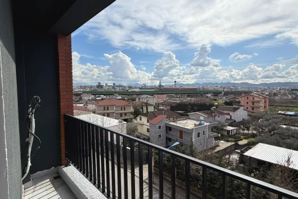 Shtepi ne shitje Apartament ne Tirane, 1+1, Mobilimi Bosh, pa mobiluar, Pagesa 83,600  Euro.