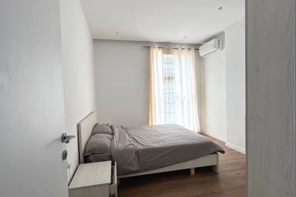 Shtepi me qera Apartament ne Tirane, 1+1, Mobilimi E mobiluar, Pagesa 400  Euro.