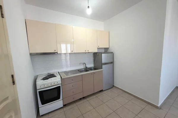 Shtepi ne shitje Apartament ne Tirane, 1+1, Mobilimi E mobiluar, Pagesa 85,000  Euro.
