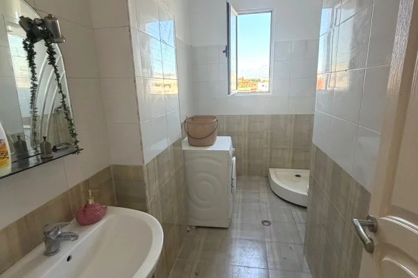 Shtepi ne shitje Apartament ne Tirane, 1+1, Mobilimi E mobiluar, Pagesa 85,000  Euro.