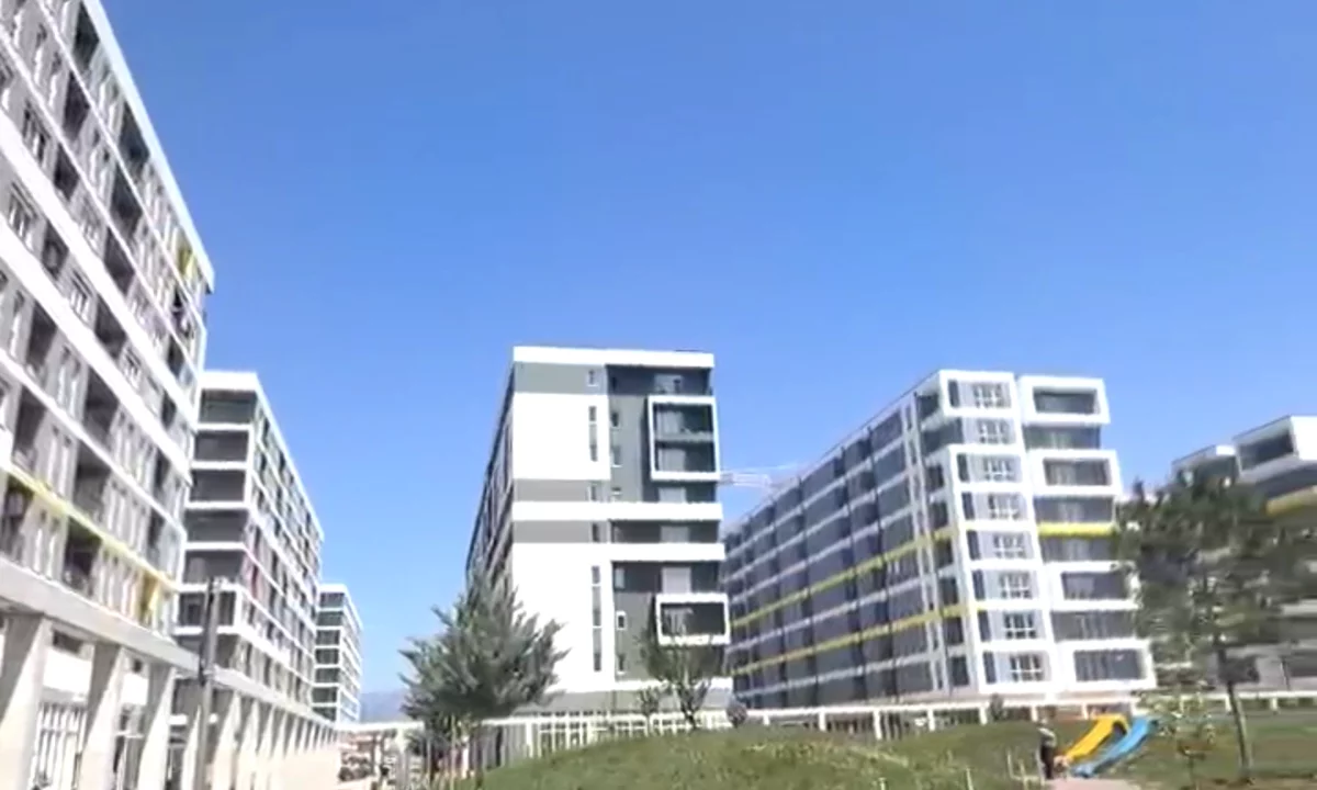 Shtepi ne shitje Apartament ne Tirane, 2+1, Mobilimi Bosh, pa mobiluar, Pagesa 101,000  Euro.