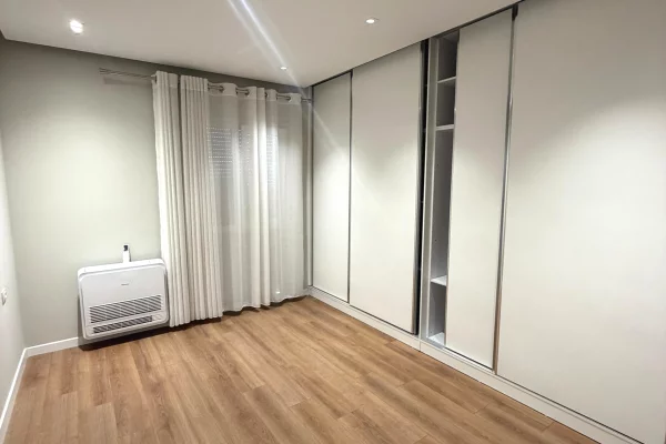 Shtepi ne shitje Apartament ne Tirane, 2+1, Mobilimi E mobiluar, Pagesa 130,000  Euro.
