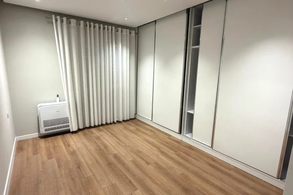 Shtepi ne shitje Apartament ne Tirane, 2+1, Mobilimi E mobiluar, Pagesa 130,000  Euro.
