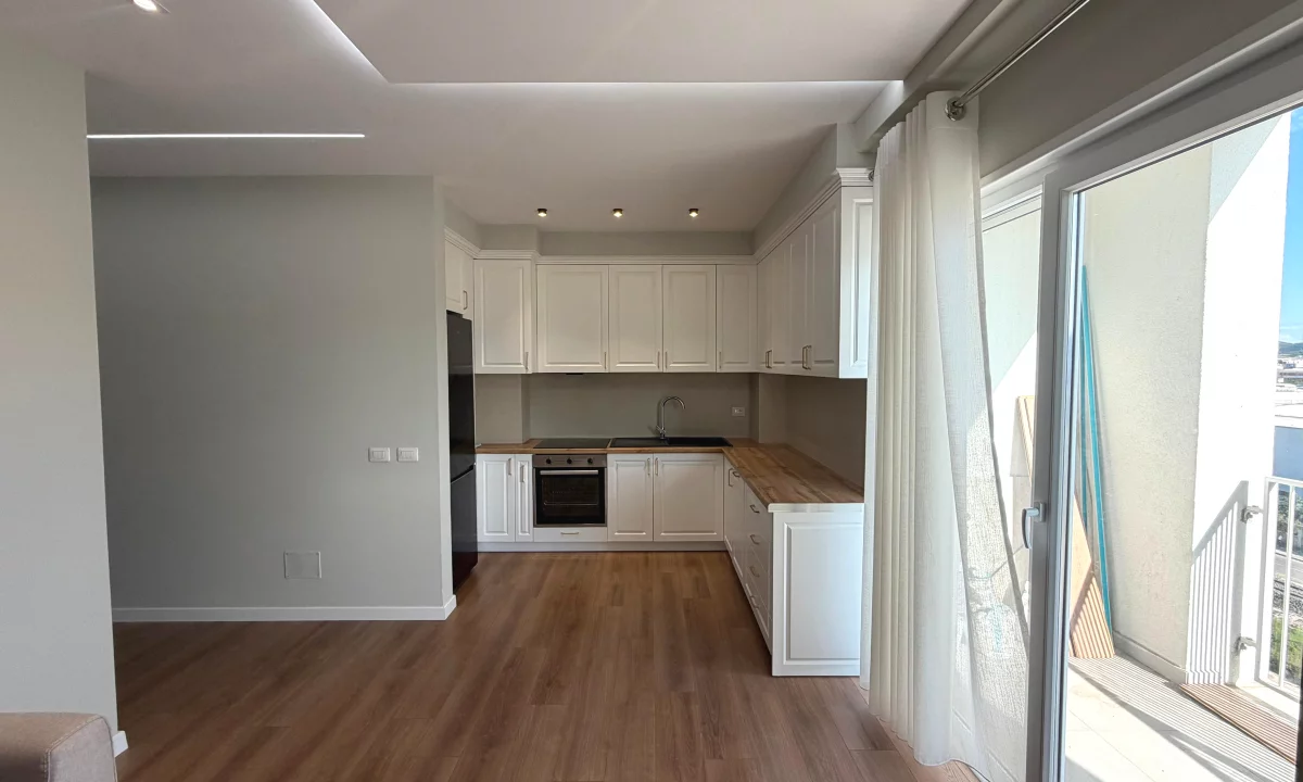 Shtepi ne shitje Apartament ne Tirane, 2+1, Mobilimi E mobiluar, Pagesa 130,000  Euro.